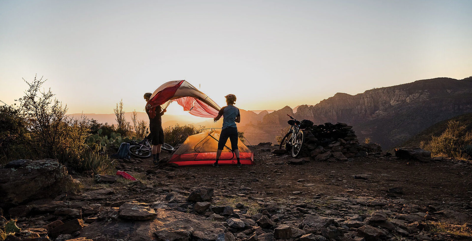 As soon as the sun sets in Arizona’s high desert, the temperature drops quick. Stan Jorgensen and Jackie Paaso get a jump on setting up camp while the light still lingers.