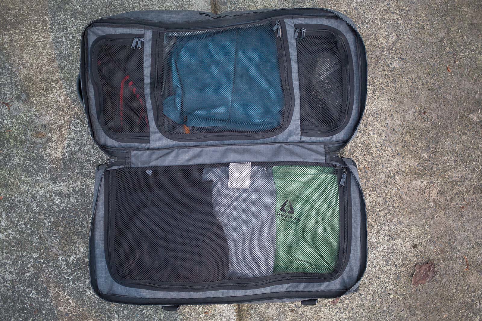 dakine split roller 110 large luggage