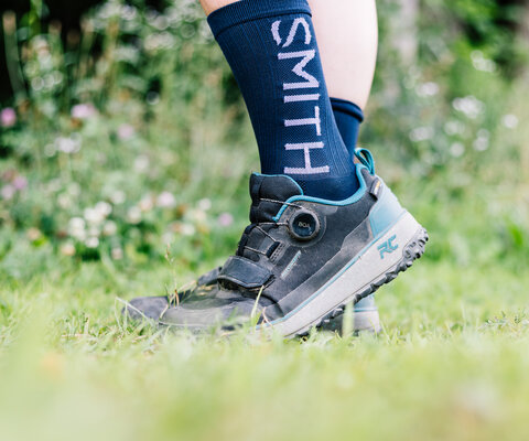 Flume BOA® combines advanced off-road footwear technology with bike-specific performance to offer a trail flat shoe that’s designed to outlast the biggest epics.
