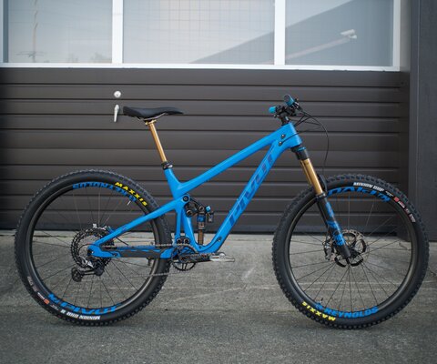 The Switchblade is an all-mountain rig with more travel, unrivaled versatility and progressive geometry.