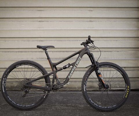 Santa Cruz's Hightower is a different and versatile take on a trail bike, thanks to the fact that the geometry can support either 29" or 27.5+.