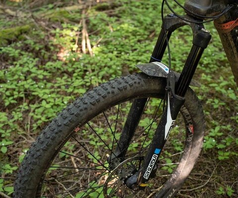 SR Suntour's Durolux 29" is made to go up against some of the best forks in the business, like RockShox's Lyric and Fox's 36.
