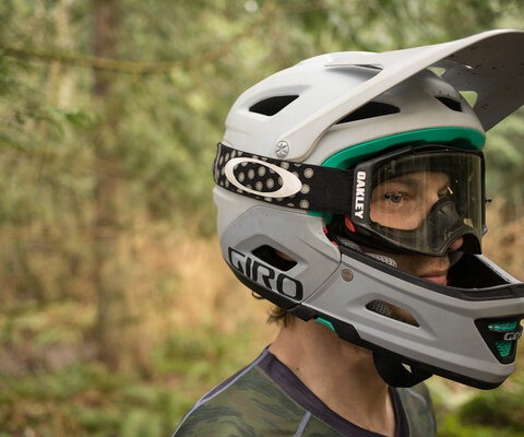 The Switchblade was designed to meet the DH standards of a full-face helmet at an enduro-acceptable weight.