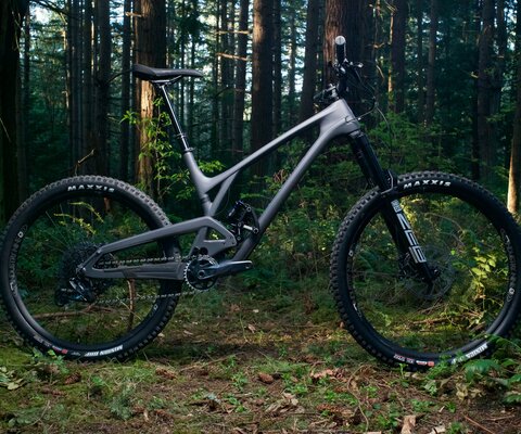 Evil bike's update to the Insurgent comes with more travel and is available in both full 27.5” and a mixed-wheel 29”/27.5” MX versions.